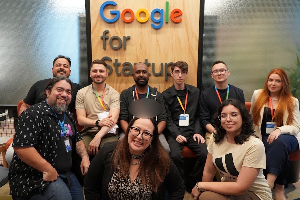 Guilherme Lima com um grupo no espaço do Google for Startups